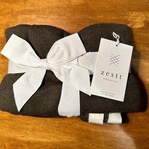 Zestt Organics Travel Scarf - Green w/ Cream edge - Unused